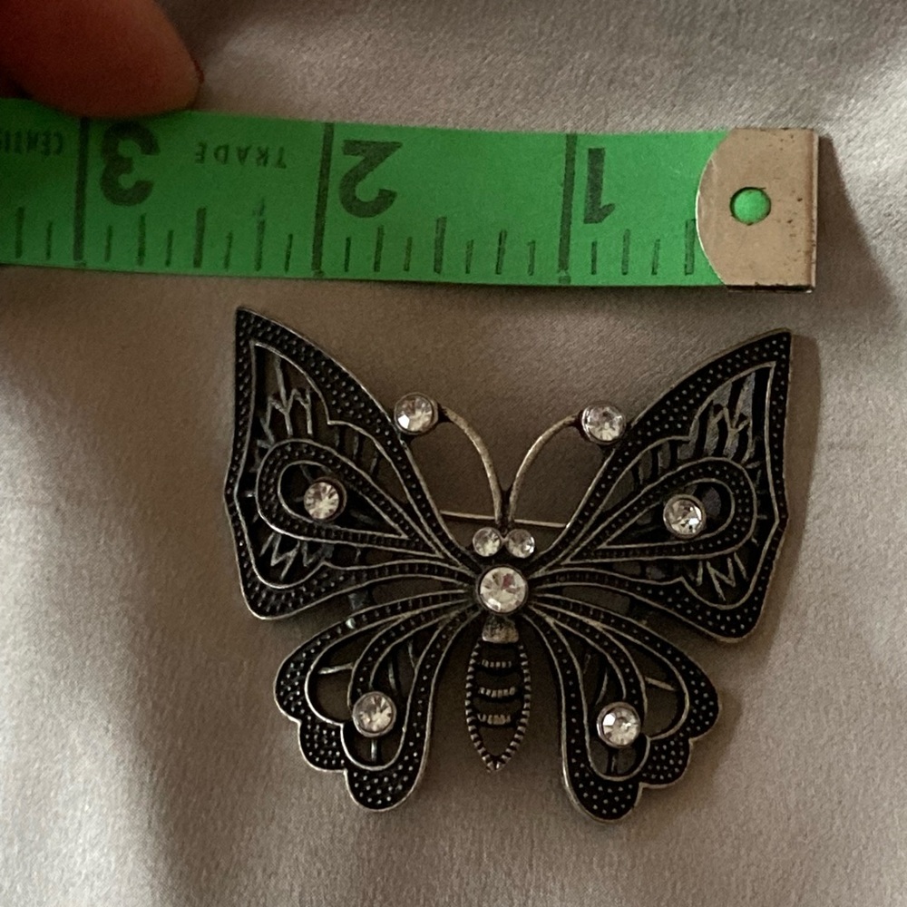 Metal Butterfly Brooch with sparkle stones - Picture 5 of 6